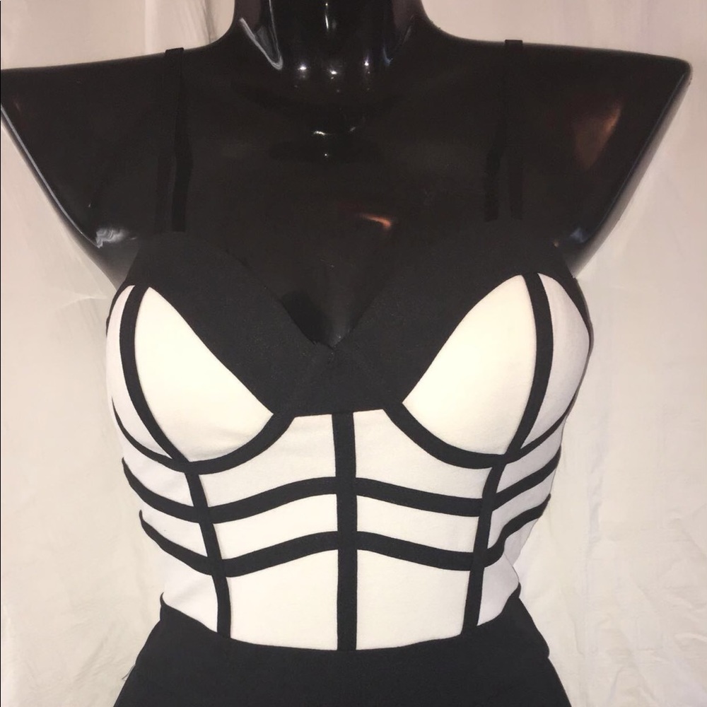SOLD‼️ Nasty Gal Black & White Bustier Romper - Picture 5 of 5